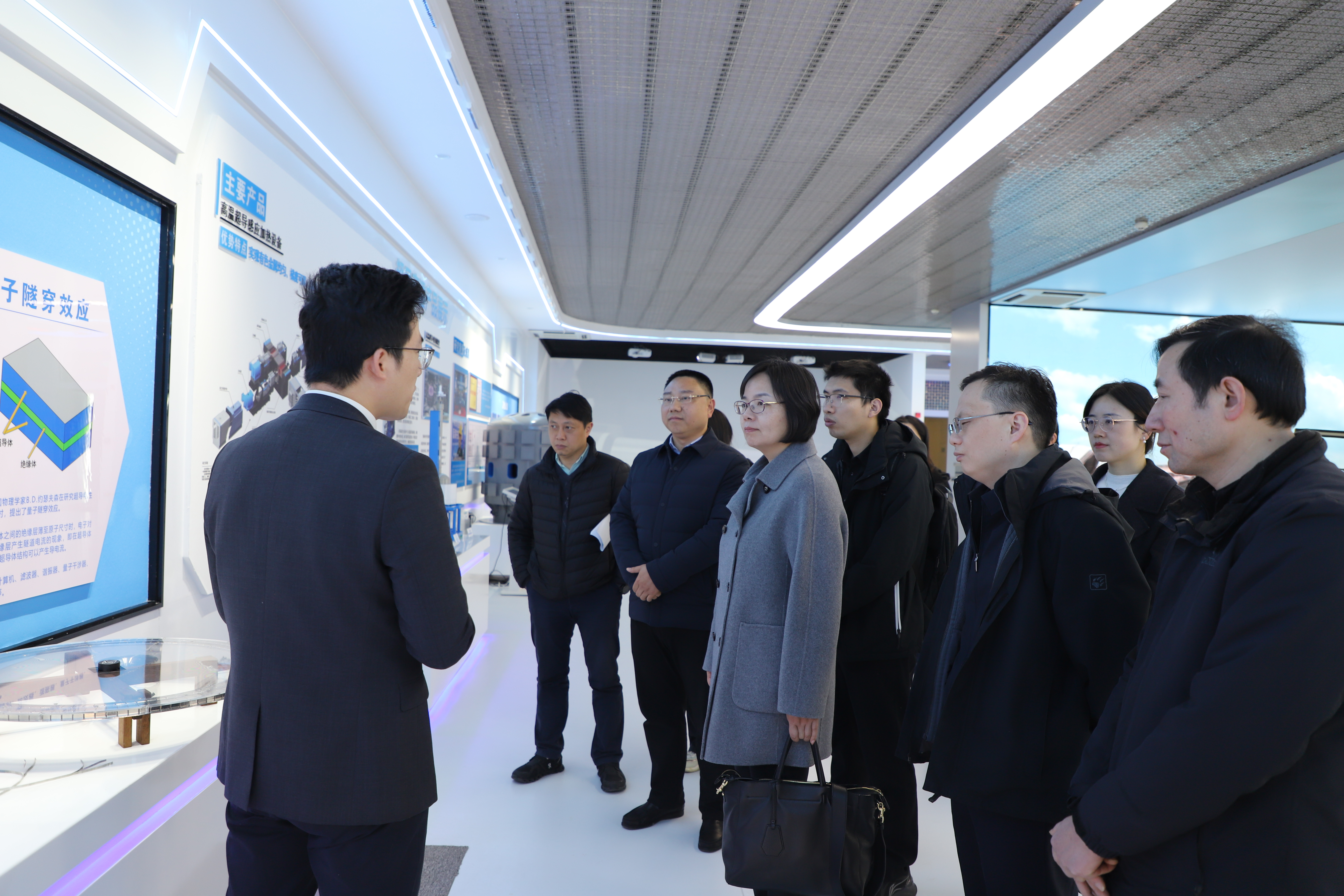 习近平经济思想研究中心副主任王蕴一行莅临联创光电参观调研