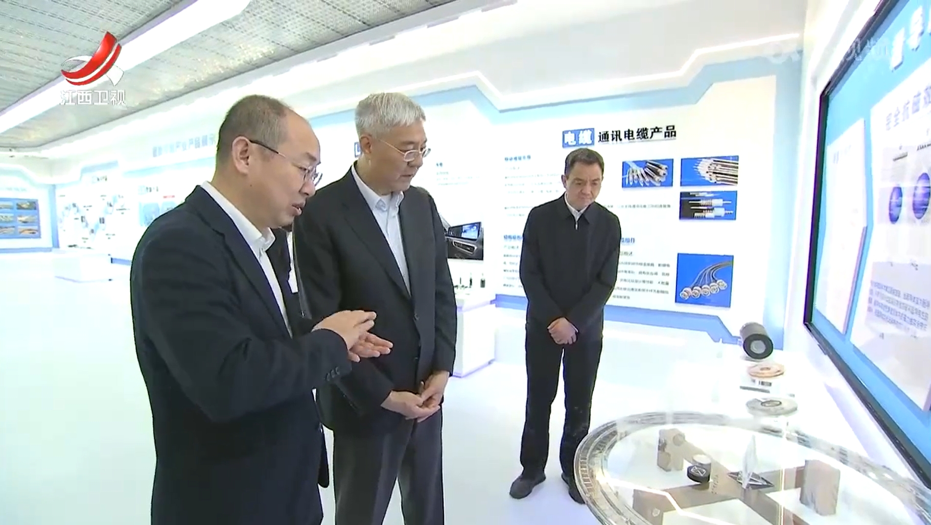 省委书记尹弘到联创光电调研并召开座谈会