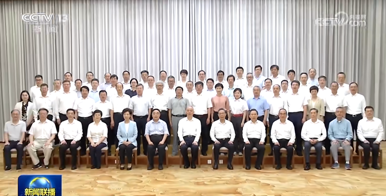 联创光电总裁伍锐参加北戴河专家暑期活动,并受到中共中央政治局常委蔡奇接见